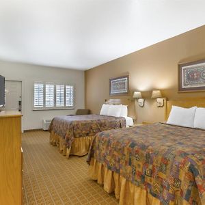 Queen Room Two Queen Beds