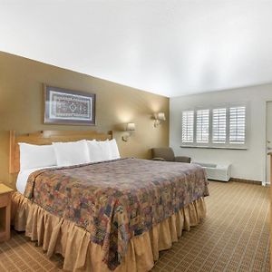King Room Pool View